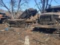 Varios vehículos militares rusos, destrozados tras un enfrentamiento en Sumy con el Ejército ucraniano