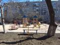 Civiles ucranianos enterrados en un parque infantil de Mariúpol