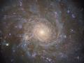 El telescopio espacial Hubble ha obtenido una impresionante vista de la galaxia espiral NGC 4571, que se encuentra aproximadamente a 60 millones de años luz de la Tierra