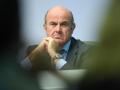 Guindos ha recordado que el BCE ha desvinculado claramente el final del programa de compras de la primera subida de tipos