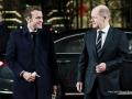 El presidente francés Emmanuel Macron junto con Olaf Scholz
