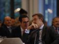 Antonio Garamendi, presidente de la CEOE, conversa con Alberto Núñez Feijóo durante el desayuno informativo organizado por El Debate