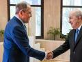 El ministro de Exteriores ruso, Sergei Lavrov, conversa con el presidente argelino, Abdelmadjid Tebboune