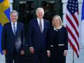 El presidente de EE.UU., Joe Biden (c) recibió al presidente finlandés, Sauli Niinisto (izq.), y a la primera ministra sueca, Magdalena Andersson, en la Casa Blanca