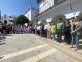 Imagen de la concentración celebrada este lunes en la localidad para condenar el asesinato