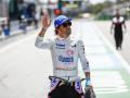 Fernando Alonso saluda al público en el pasado Gran Premio de España