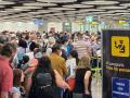 Colapso en la zona de control de pasaportes de Barajas