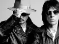 Johnny Depp y Jeff Beck en una imagen promocional de su grupo de música