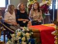 Conchita Spinola (c), esposa del torero fallecido, Miguel Baéz Litri en la capilla ardiente del torero, instalada el pasado 5 de mayo  en el Salón de Plenos del ayuntamiento de Huelva