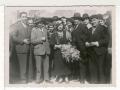 5 de julio de 1933, Rosa Urraca rodeada de margaritas en Guernica donde celebró un mitin