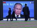 Una pantalla muestra al presidente ruso, Vladimir Putin, en la sesión del Foro Económico de San Petersburgo