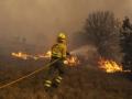 Efectivos de bomberos durante el incendio de la Sierra de la Culebra, a 18 de junio de 2022, en Zamora