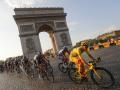 Transcurso de una etapa durante el Tour de Francia 2020