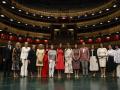 La Reina Letizia, junto al resto de acompañantes de la OTAN, este jueves durante su visita al Teatro Real de Madrid