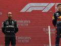 Lewis Hamilton y Max Verstappen, en el podio