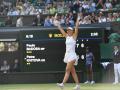 Paula Badosa levanta los brazos tras ganar a Kvitova