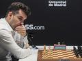 El ruso Ian Nepómniachtchi durante su partida de ajedrez ante el estadounidense Hikaru Nakamura