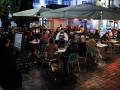 24-12-2021 Varias personas toman el aperitivo en la Plaza de Santa Ana para celebrar la llegada de la Nochebuena, a 24 de diciembre de 2021, en Madrid (España). A pesar de las nuevas restricciones, como el uso de la mascarilla en exteriores, que entra en vigor hoy, varias personas quedan en terrazas y bares para reunirse y celebrar la llegada de la Navidad. España mantiene una incidencia acumulada en los últimos 14 días de 609,38 casos por cada 100.000 habitantes. Con estos datos, el país se encuentra en el nivel máximo de riesgo por transmisión del coronavirus.
POLITICA 
Alejandro Martínez Vélez - Europa Press
