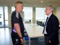 Florentino Pérez charla con Carlo Ancelotti en el inicio de la pretemporada del Real Madrid, que se llevará a cabo en tres fases