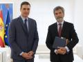 Pedro Sánchez, presidente del Gobierno, junto a Carlos Lesmes, presidente en funciones del CGPJ