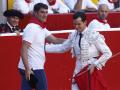 El diestro Daniel Luque y el extorero Jesulín de Ubrique antes de comenzar la lidia a su segundo toro de la tarde en Pamplona
