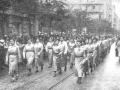 Margaritas Carlistas desfilando en la San Sebastián liberada
