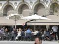 Varias personas en la terraza de un bar, a 18 de septiembre de 2021, en A Coruña, Galicia (España)