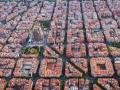 Vista aérea del barrio del Ensanche (Eixample, en catalán), con la Sagrada Familia en el centro