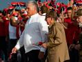 Miguel Diaz Canel (Iz) y Raúl Castro (D) durante un evento del régimen cubano