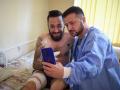 Juan, el voluntario español herido en Ucrania, recibe la visita de Volodomir Zelensky