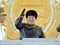 El dictador norcoreano, Kim Jong Un junto a sus mandos militares