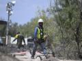 Varios operarios participan de las labores de rescate de los 10 mineros atrapados en una mina de Coahuila