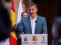 El presidente del Gobierno, Pedro Sánchez, ofrece declaraciones a los medios