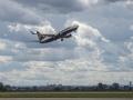 Avión de Ryanair despegando del aeropuerto de República Checa hacia Alicante