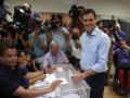 Pedro Sánchez vota en las elecciones generales de junio de 2016