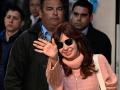 La vicepresidenta de Argentina, Cristina Fernández, sale de su casa de Buenos Aires tras el atentado del viernes