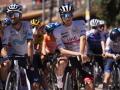 Alejandro Valverde y Juan Ayuso, en una salida de una etapa de La Vuelta
