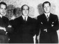 Ruiz de Alda (centro) junto a Valdecasas y Primo de Rivera, en el mitin fundacional de Falange en el teatro de la Comedia de Madrid, el 29 de octubre de 1933