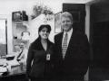 Foto oficial de la Casa Blanca tomada el 17 de noviembre de 1995 del informe del abogado Kenneth Starr en la que se ve al expresidente Clinton y Monica Lewinsky