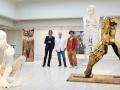Nick Cave, Thomas Houseago y Brad Pitt en su exposición conjunta en Finlandia