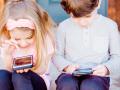 La luz azul de los móviles y las tabletas podría tener un efecto en el desarrollo de los niños