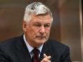 Alec Baldwin ha alcanzado un acuerdo con el marido de Halyna Hutchins