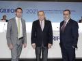 El presidente de Grifols, Víctor Grifols, junto a los co consejeros delegados Raimon Grifols y Víctor Grifols Deu