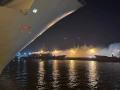 Imagen general del incendio en la fragata Santa María, en la base naval de Rota