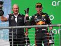 Helmut Marko subió al podio para festejar con Verstappen su victoria en Austin