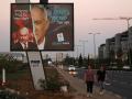 Una imagen muestra una pancarta electoral a Benny Gantz y Benjamin Netanyahu, Tel Aviv, Israel