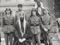 Lawrence de Arabia en uniforme y Faisal I de Irak