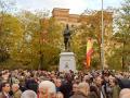 Cientos de personas han acudido a la inauguración de la estatua a la Legión