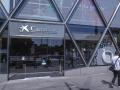 Fachada de una sucursal de CaixaBank en el centro de Madrid