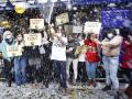 Los vendedores de la administración de lotería de "Dona Manolita" celebra la consecución de "El Gordo" en Madrid en 2020